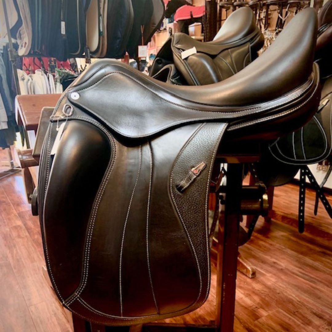 Equipe Glamour E-Carbon - Demo Model - Black w/white stitching, 17.5 Medium +1.5 | Malvern Saddlery