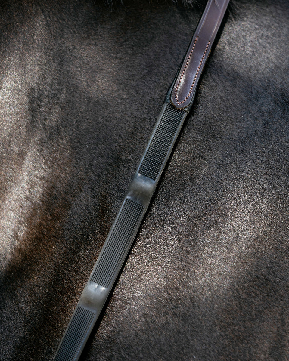 LeMieux Ergo Grip Rubber Reins - Brown on on dark brown horse | Malvern Saddlery
