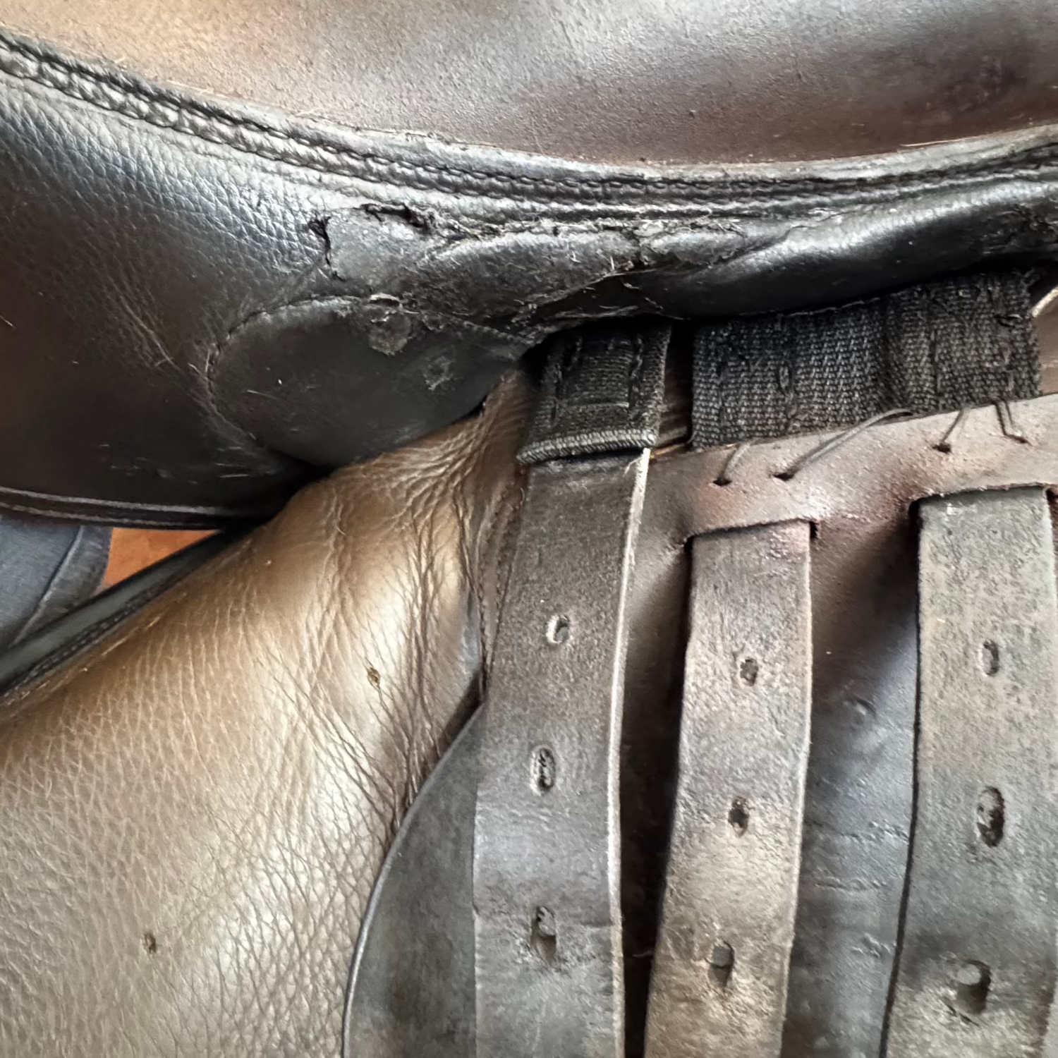 Stubben Zaria X Country Jump Consignment Saddle- detail photo, showing wear, see description | Malvern Saddlery