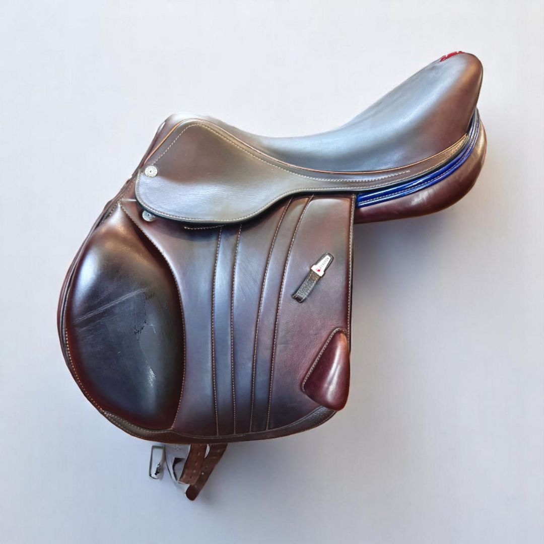 Equipe EK Go Consignment Saddle - Size 17.5 in / Med+1 +.05 - Brown with Blue Piping | Malvern Saddlery