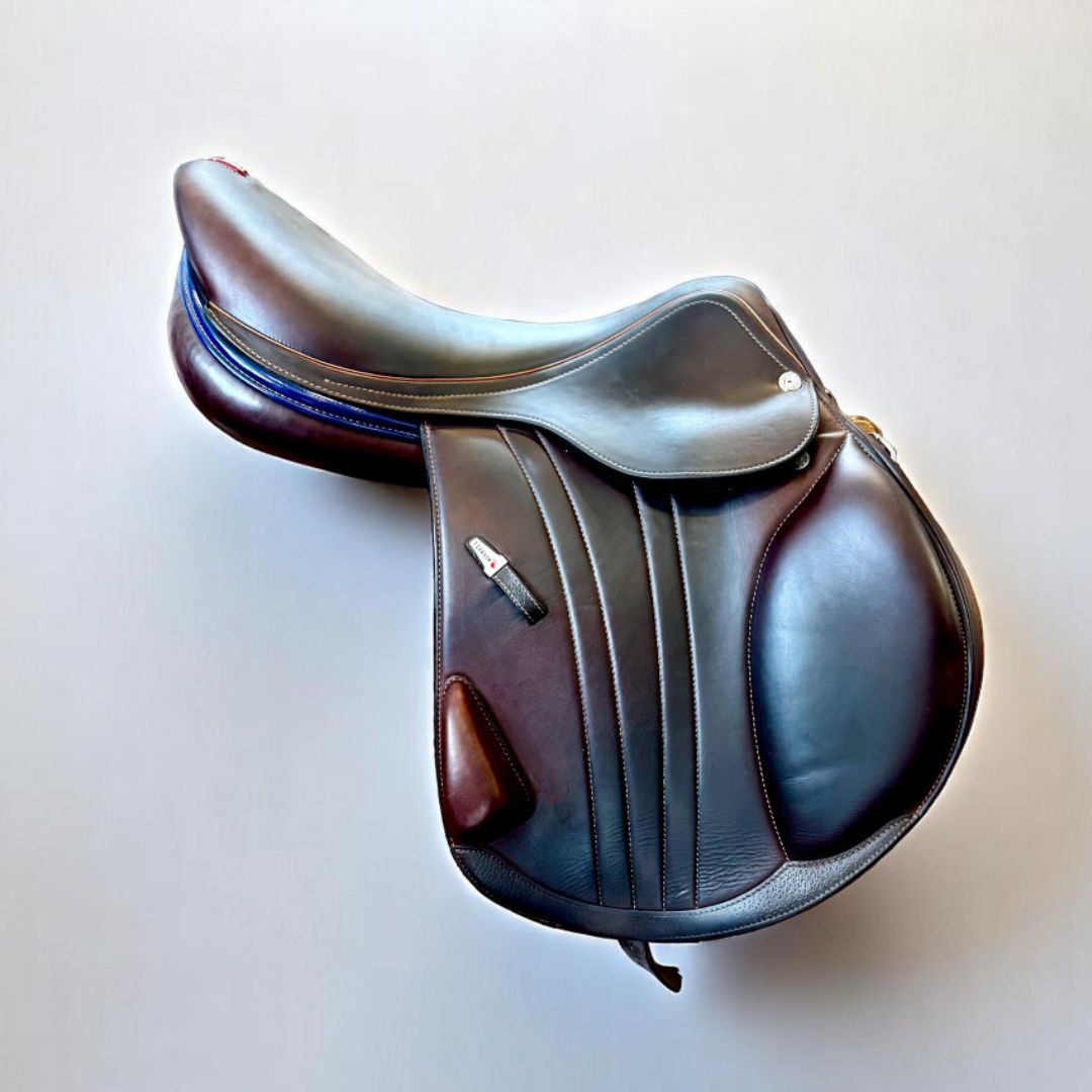 Equipe EK Go Consignment Saddle - Size 17.5 in / Med+1 +.05 - Brown with Blue Piping | Malvern Saddlery