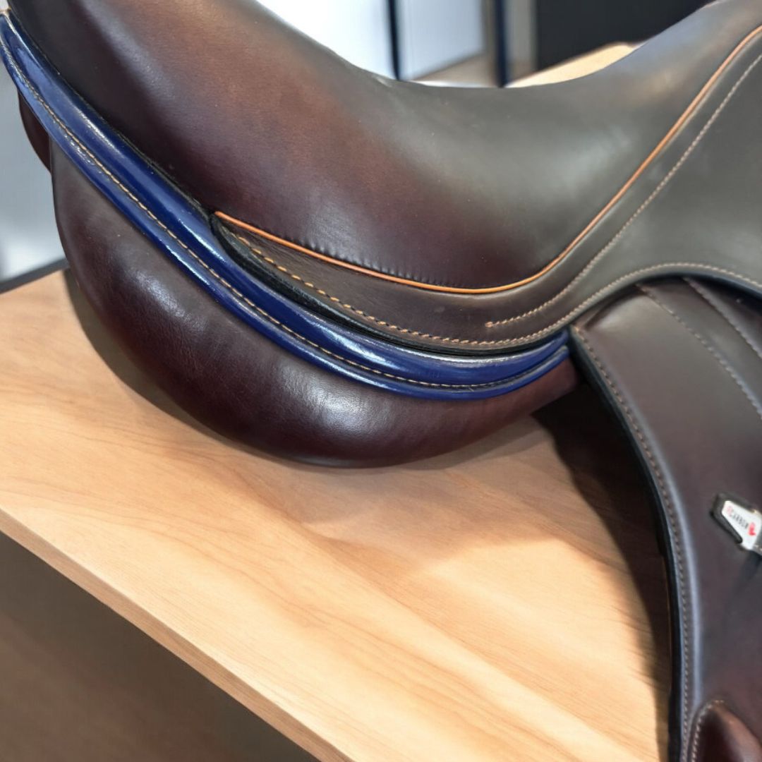 Equipe EK Go Consignment Saddle - Size 17.5 in / Med+1 +.05 -  Brown with Blue Piping, detail view of piping | Malvern Saddlery