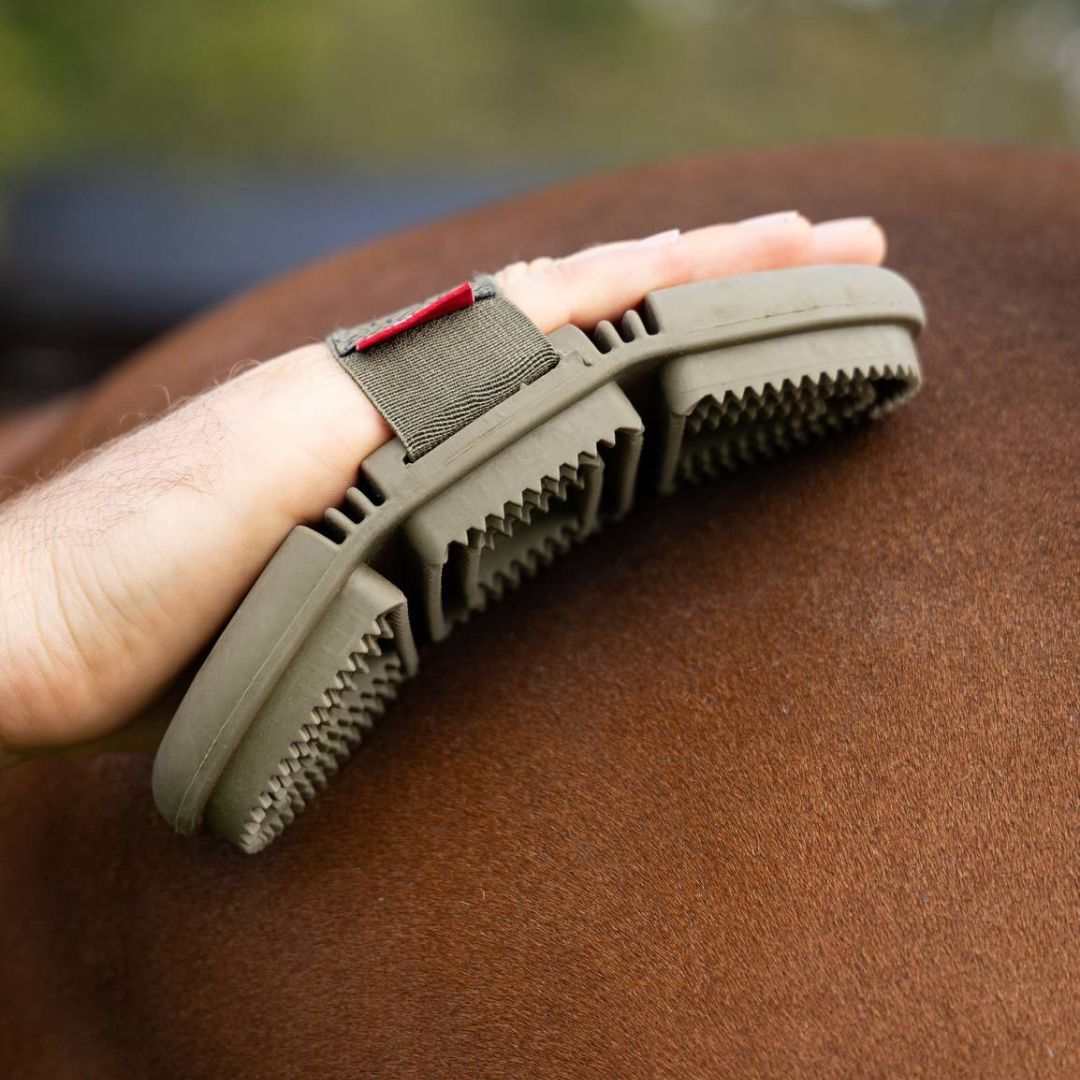 LeMieux Flexi Curry Comb - Alpine | Malvern Saddlery