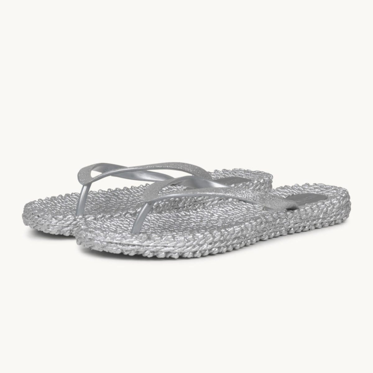 Ilse Jacobsen Cheerful silver glitter flip flops featuring a textured massaging footbed and flexible air-rubber sole