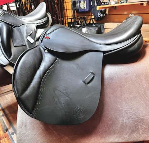 Duett Bravo Close Contact Saddle - Size 17.5 - Consignment Saddle | Malvern Saddlery